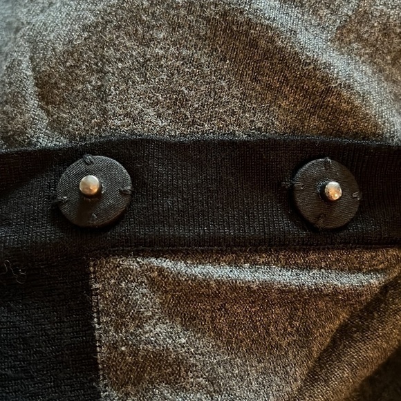 14Th & Union Sz S gray black‎ edges snap on buttons light cropped cardigan - Picture 6 of 7